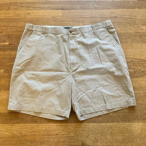 Croft & Barrow khaki golf casual shorts size 42
 b27 - Picture 1 of 5